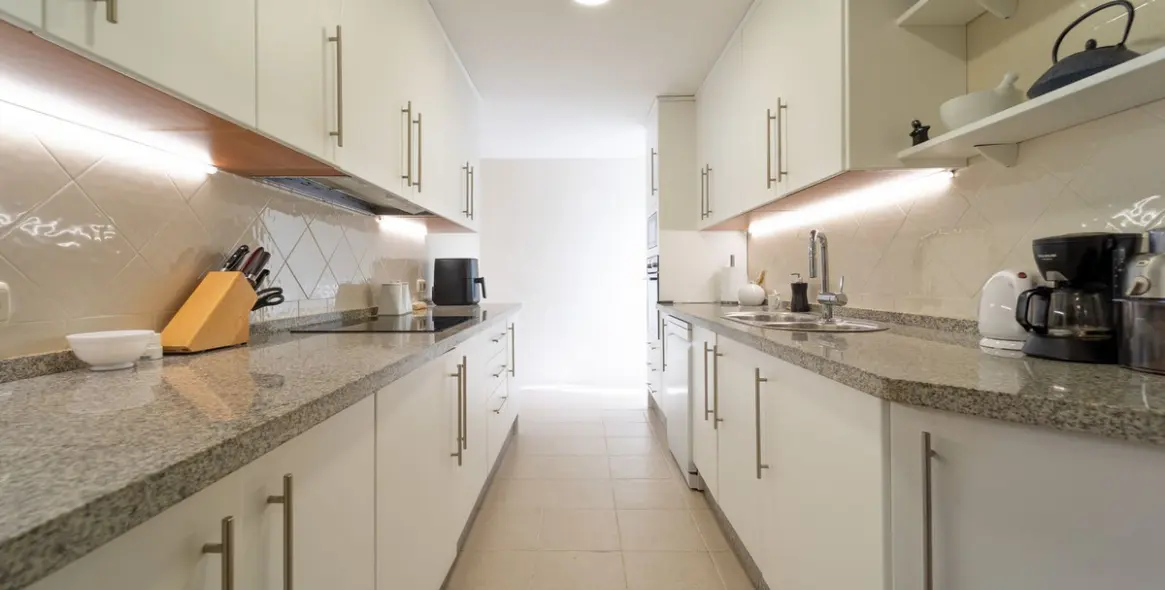 Sale of ground floor apartment in Elviria 18