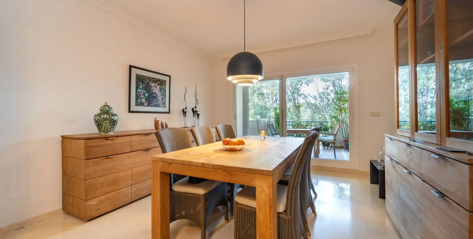 Sale of ground floor apartment in Elviria 2