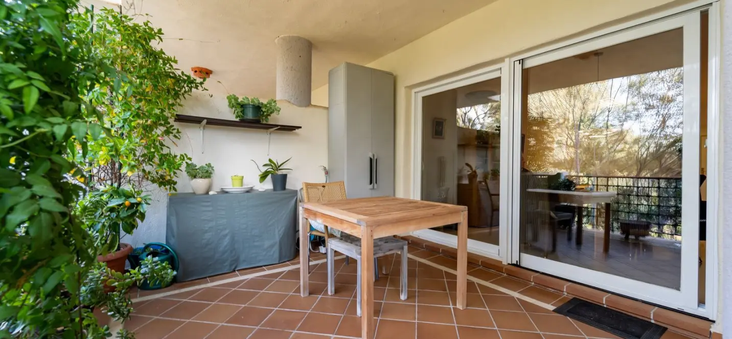 Sale of ground floor apartment in Elviria 2