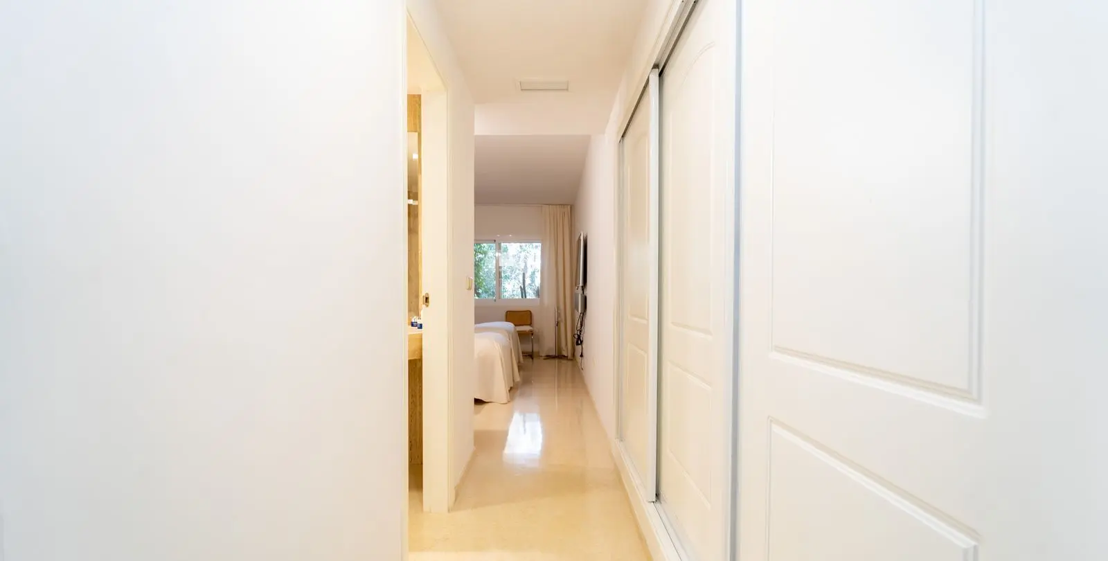 Sale of ground floor apartment in Elviria 21