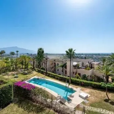 Venta de apartamento en planta media en Estepona