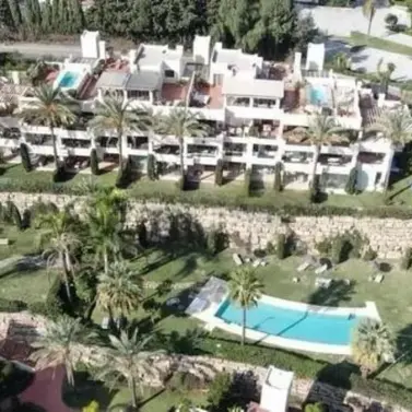 Venta de apartamento en planta media en Estepona