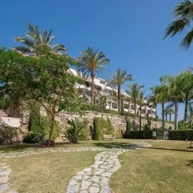 Venta de apartamento en planta media en Estepona