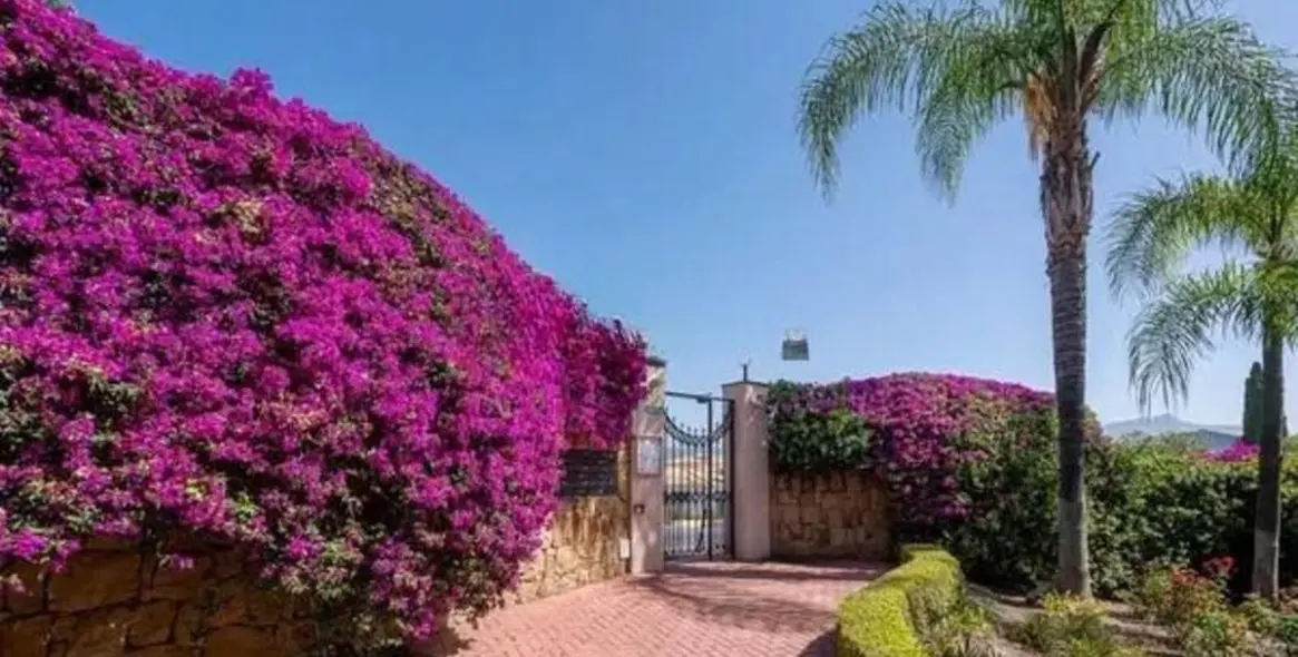 Venta de apartamento en planta media en Estepona 6