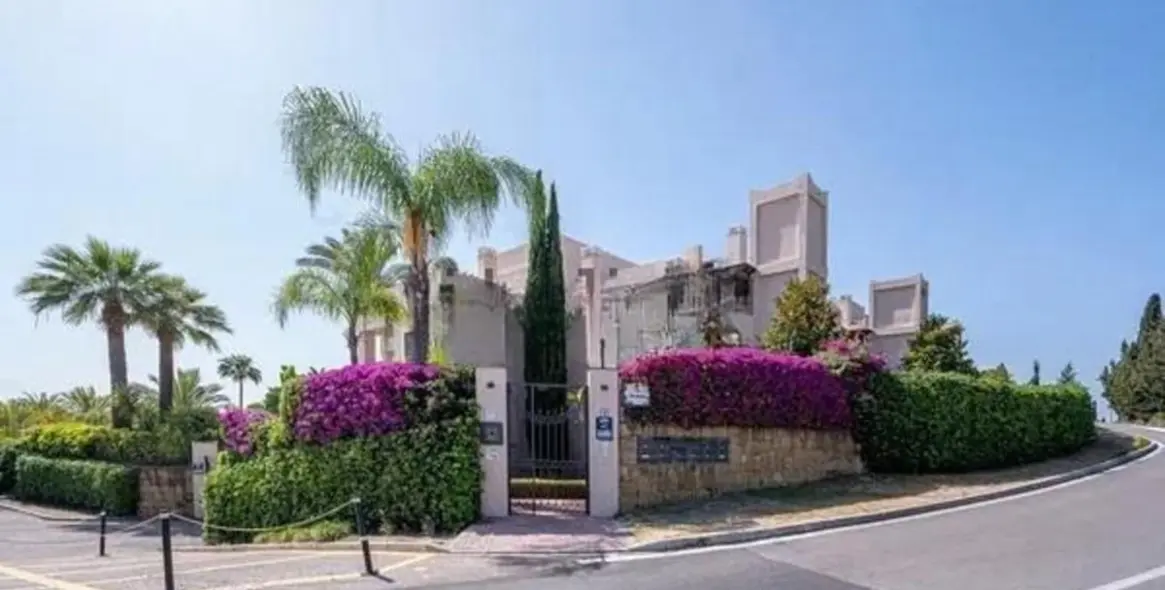 Venta de apartamento en planta media en Estepona 7
