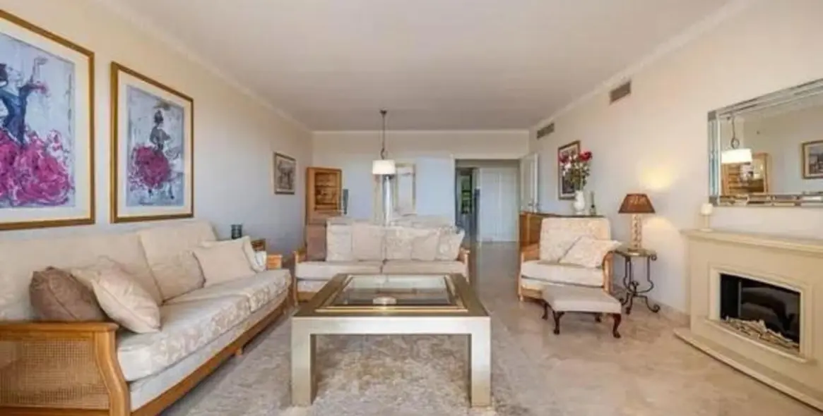 Venta de apartamento en planta media en Estepona 14