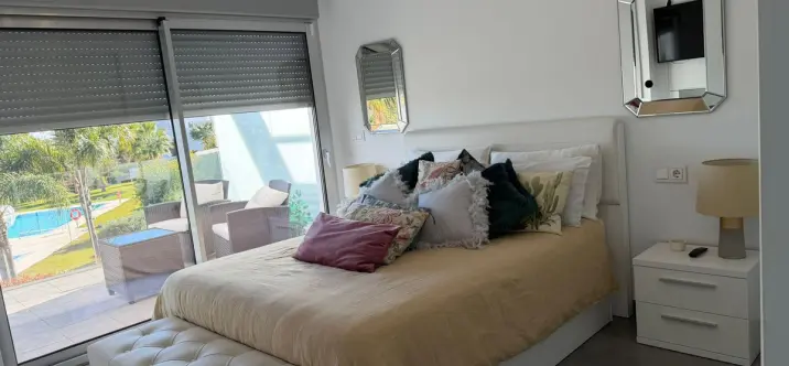 Venta de apartamento en planta baja en Estepona 1