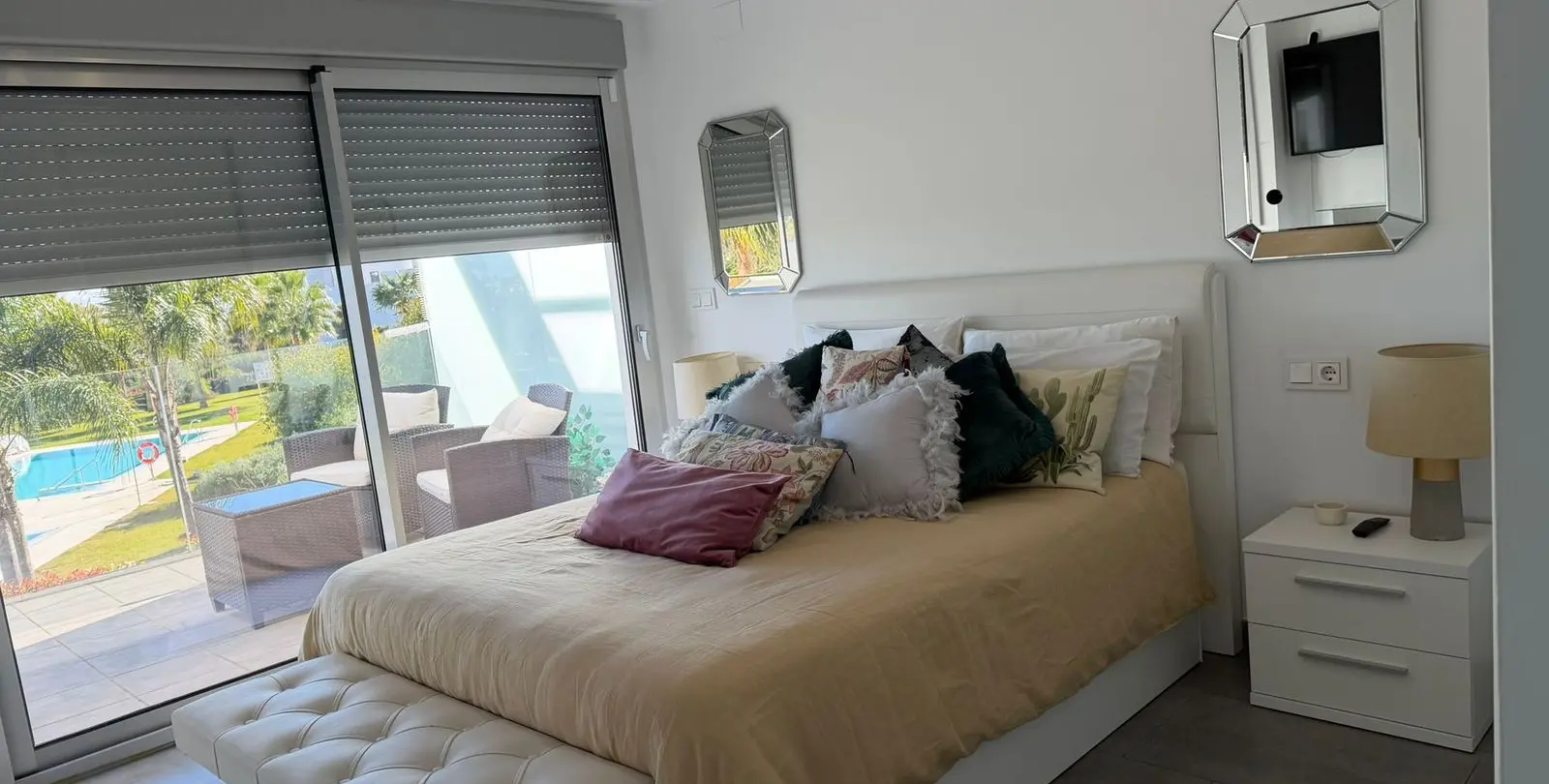 Venta de apartamento en planta baja en Estepona 2