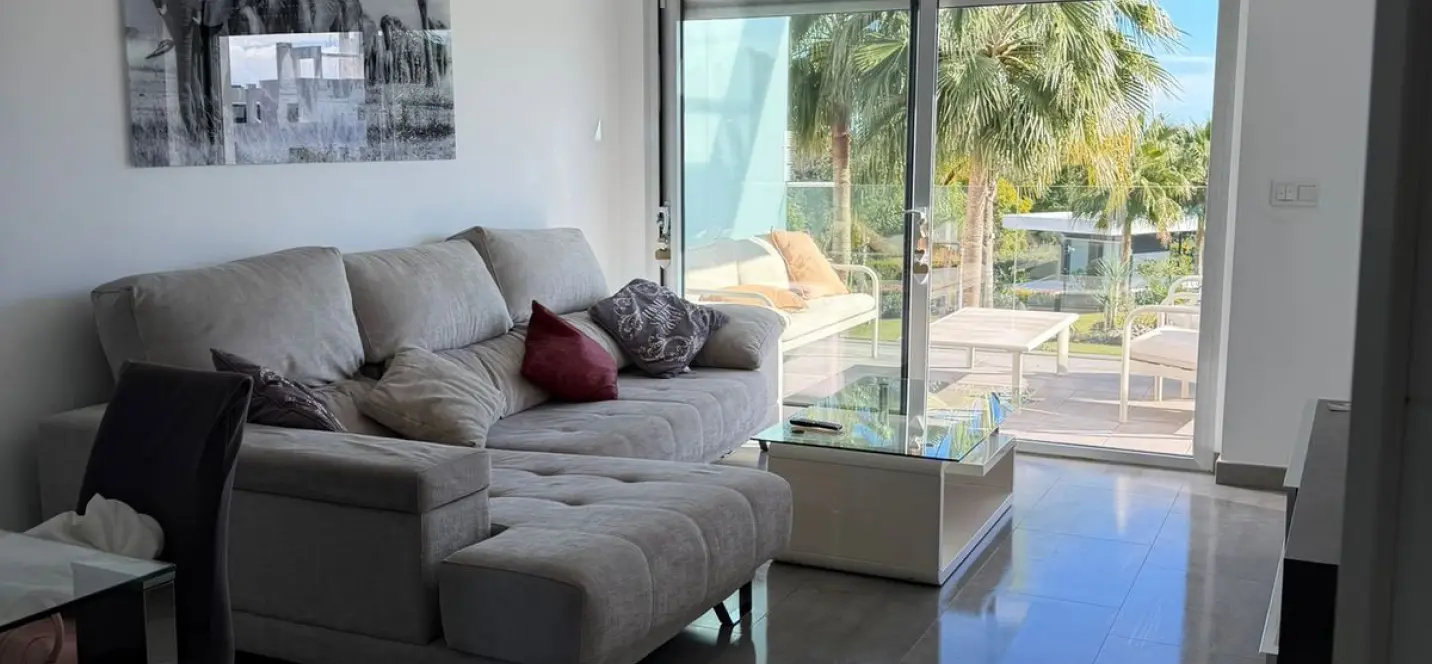 Venta de apartamento en planta baja en Estepona 2