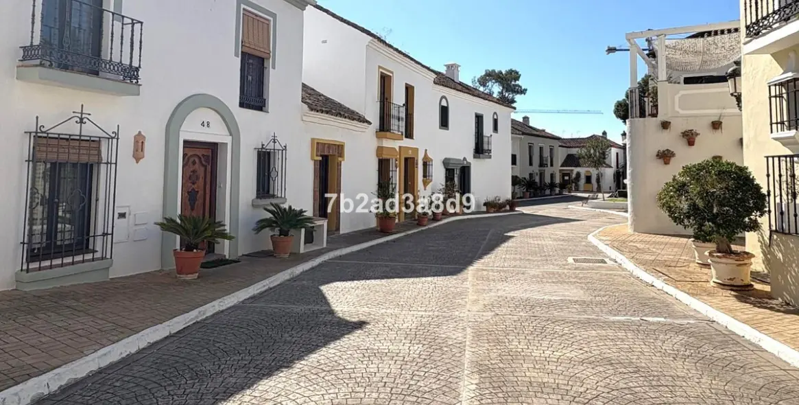 Venta de adosado en Guadalmina Baja 8