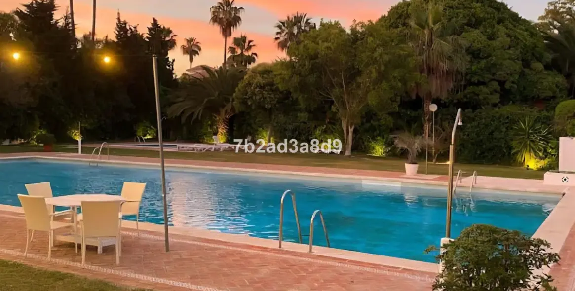 Venta de adosado en Guadalmina Baja 10