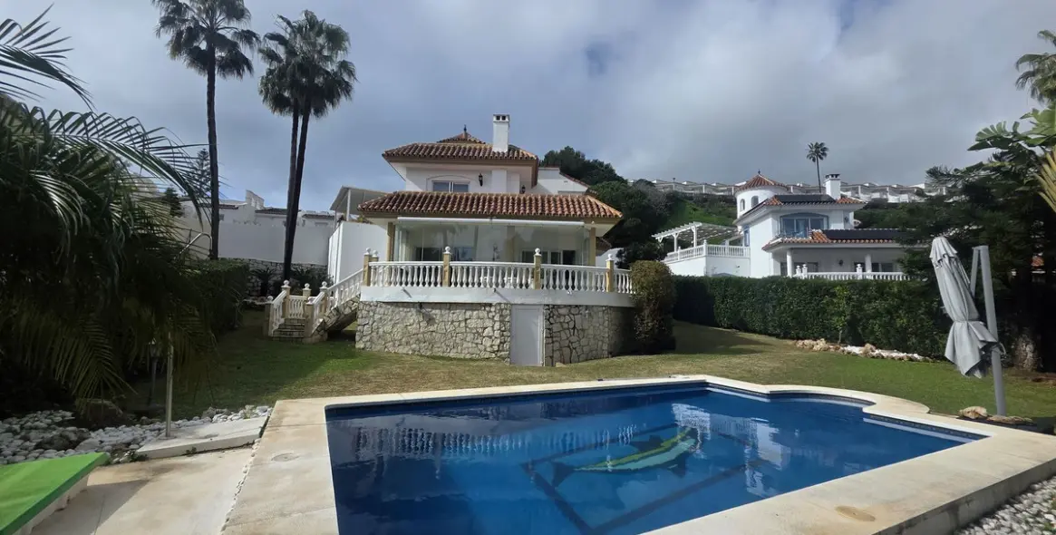 Venta de villa independiente en Calahonda 1