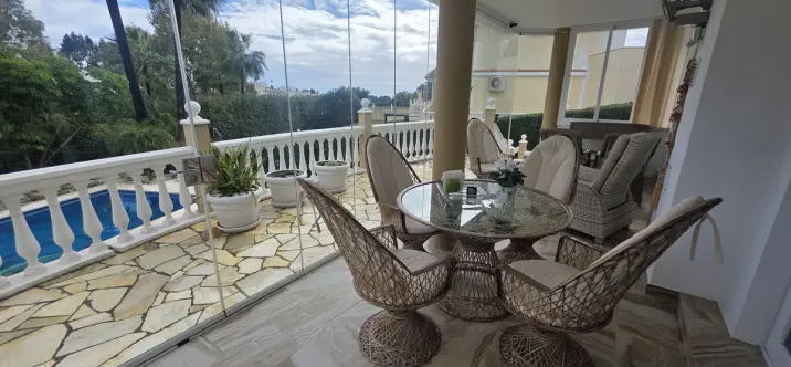 Venta de villa independiente en Calahonda 2