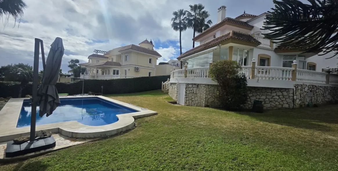 Venta de villa independiente en Calahonda 11