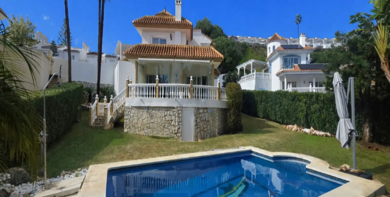 Venta de villa independiente en Calahonda 1