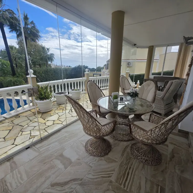 Venta de villa independiente en Calahonda