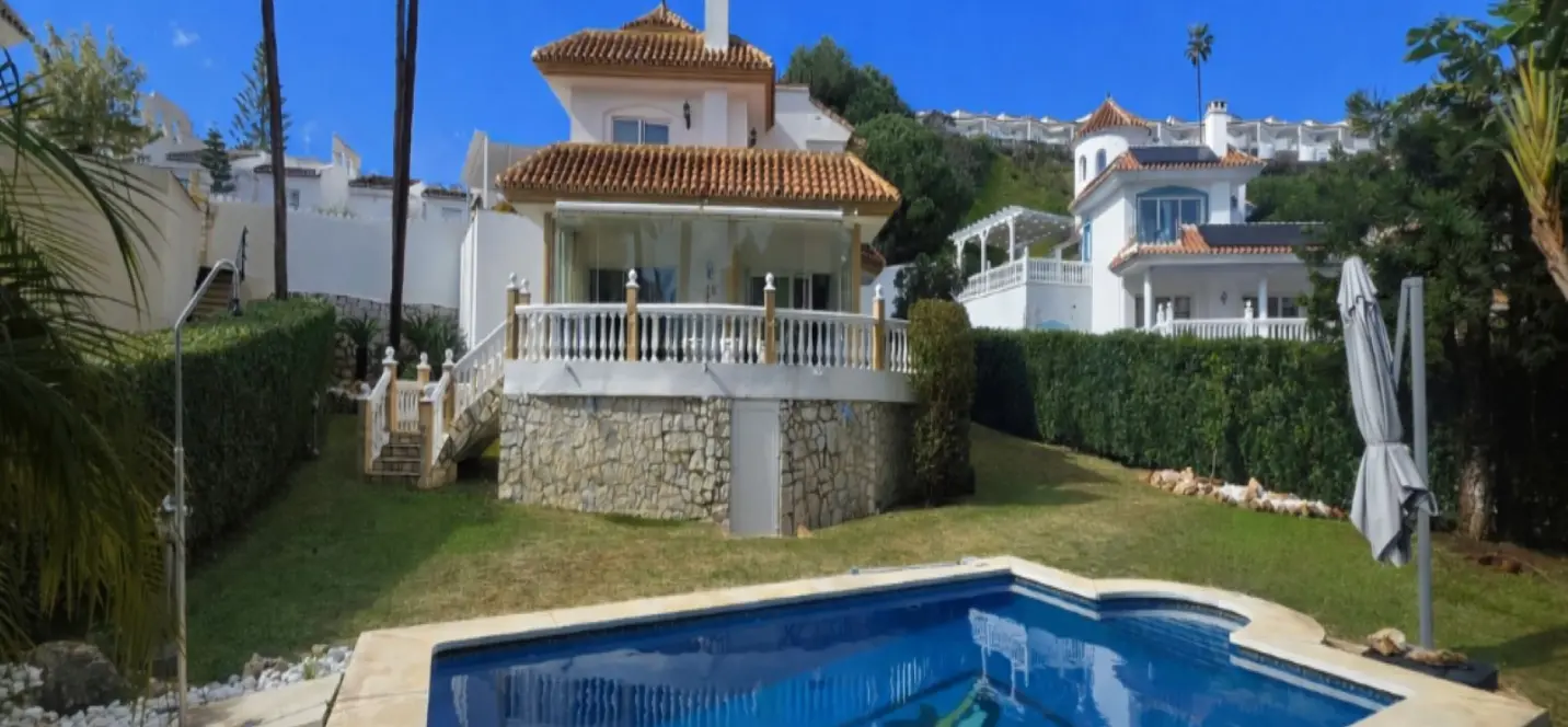 Venta de villa independiente en Calahonda 0