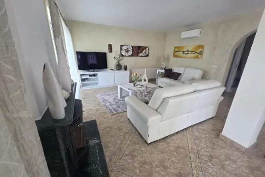 Image 4 thumb