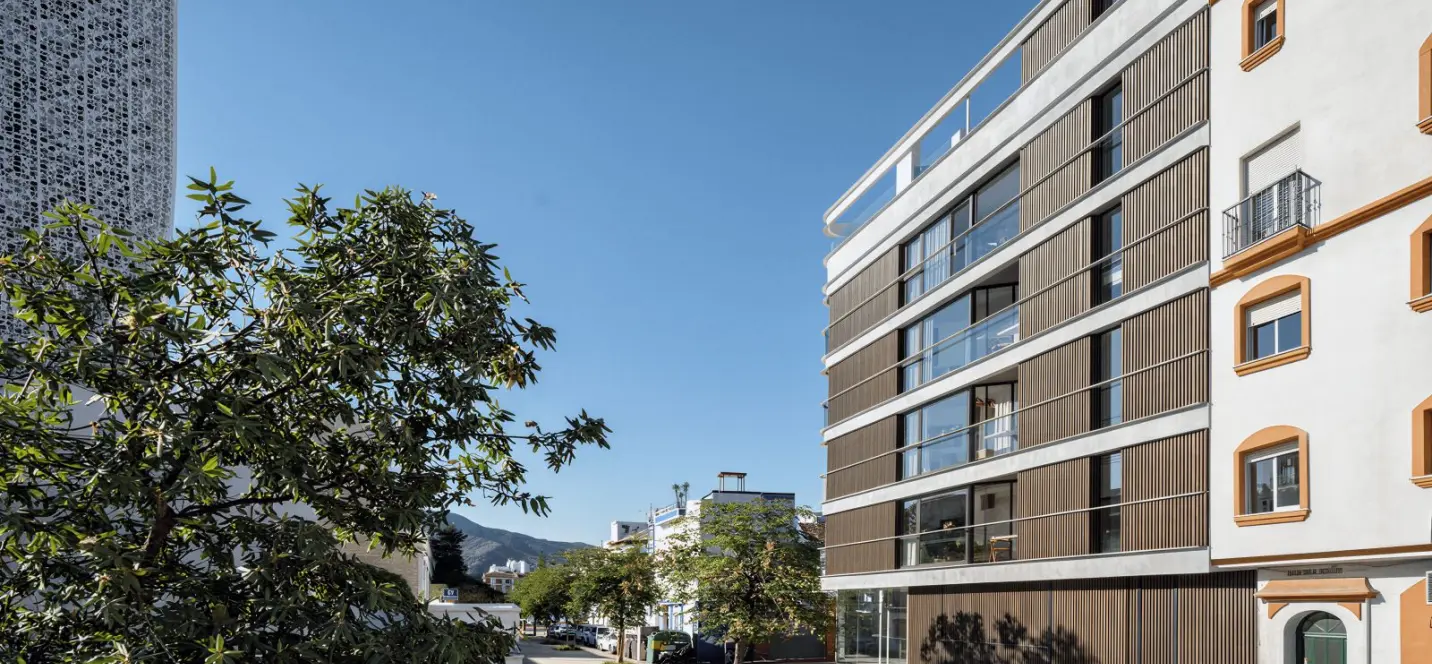 Продажа апартаментов на среднем этаже в Estepona 0