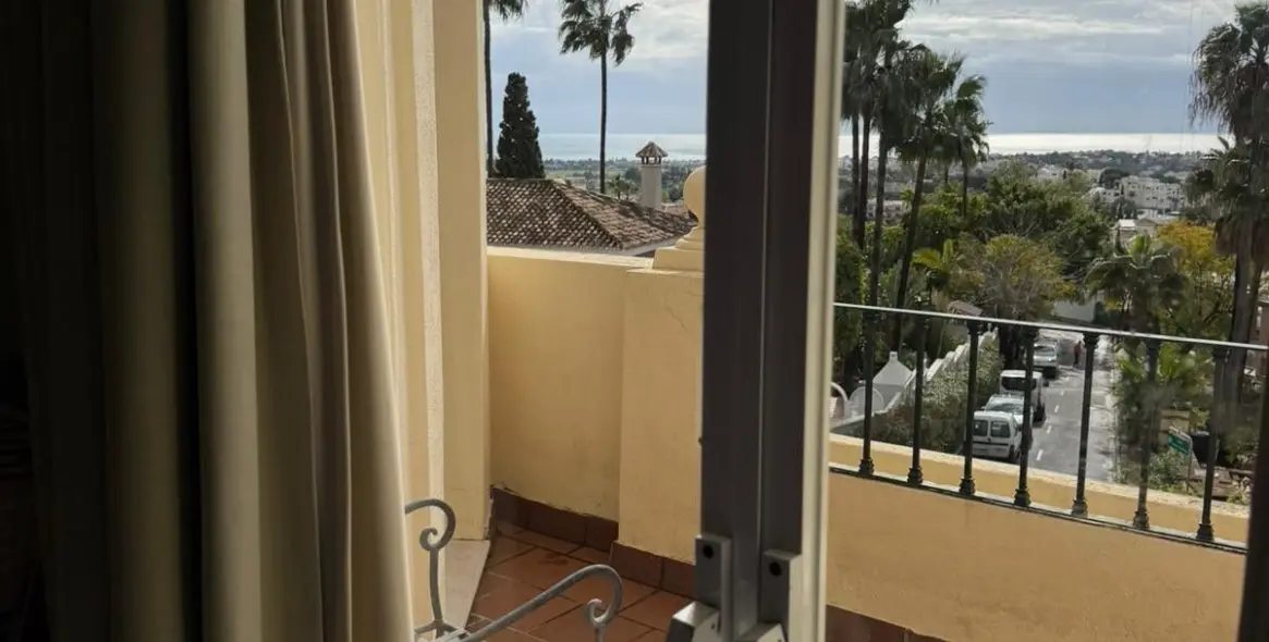 Venta de adosado en La Quinta 12