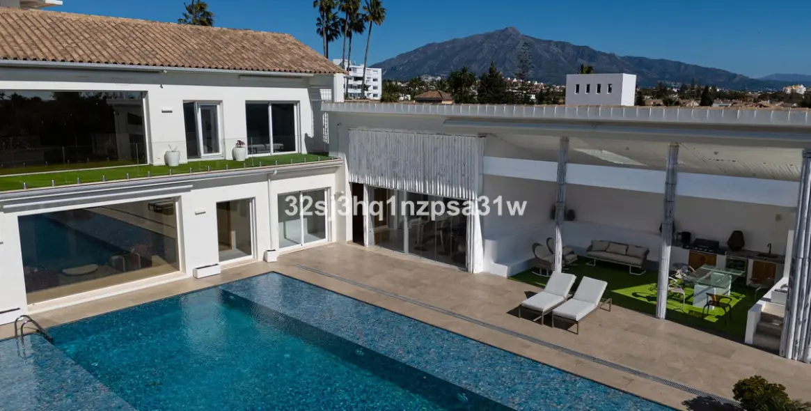 Sale of detached villa in Guadalmina Alta 21