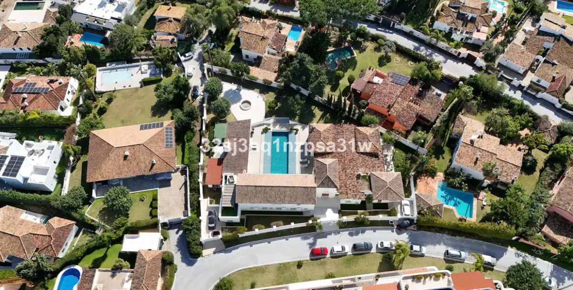 Sale of detached villa in Guadalmina Alta 27