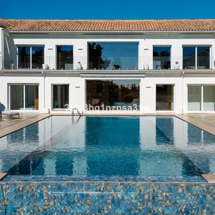 Venta de villa independiente en Guadalmina Alta