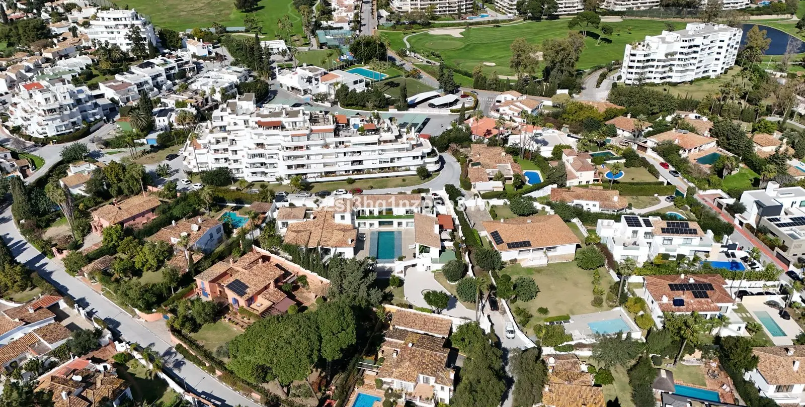 Продажа  отдельно стоящей виллы в Guadalmina Alta 23