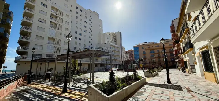 Alquiler a largo plazo de apartamento en planta media en Fuengirola 0