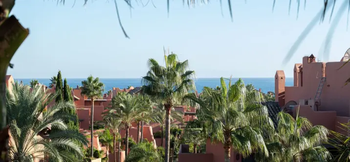 Долгосрочная аренда апартаментов на среднем этаже в New Golden Mile 0