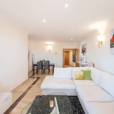 Долгосрочная аренда апартаментов на среднем этаже в New Golden Mile