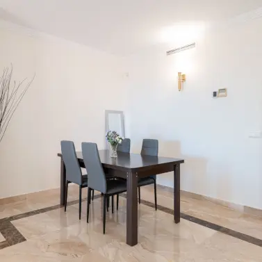 Долгосрочная аренда апартаментов на среднем этаже в New Golden Mile