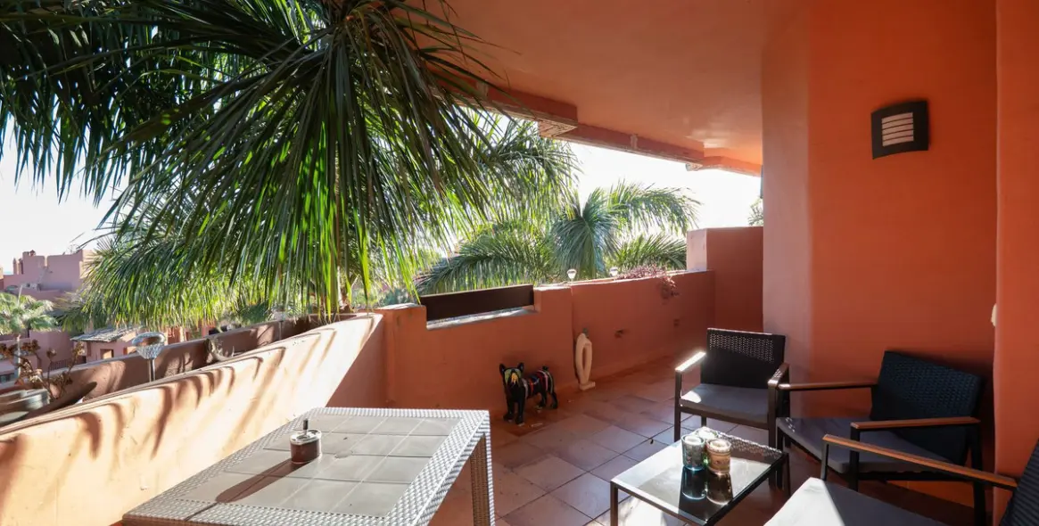 Долгосрочная аренда апартаментов на среднем этаже в New Golden Mile 6