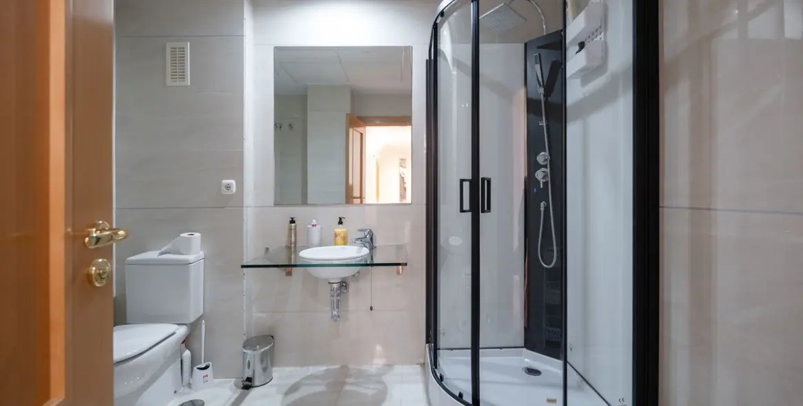 Долгосрочная аренда апартаментов на среднем этаже в New Golden Mile 13