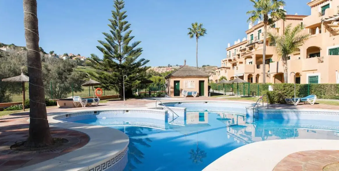 Sale of penthouse duplex in La Duquesa 1