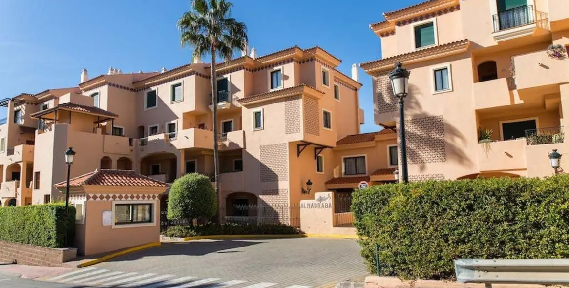 Sale of penthouse duplex in La Duquesa 2