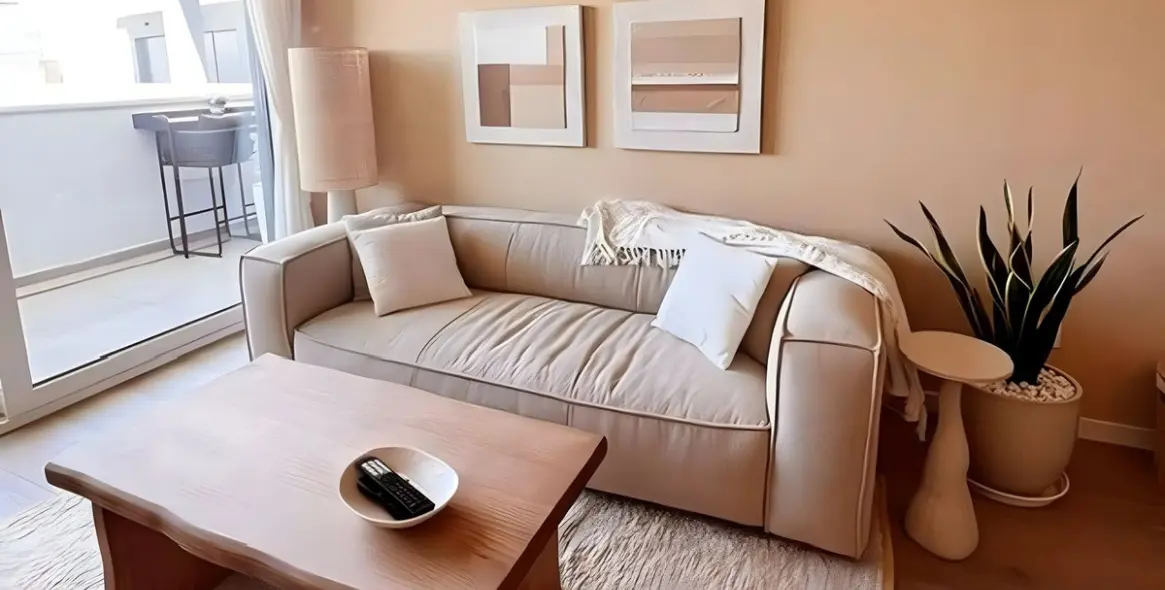 Venta de apartamento en planta media en Estepona 1