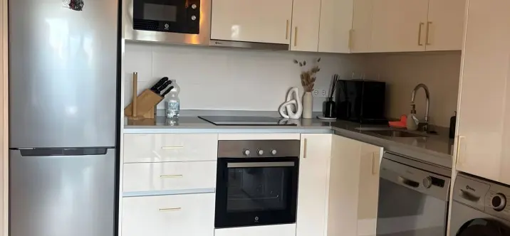 Sale of middle floor apartment in Estepona 2