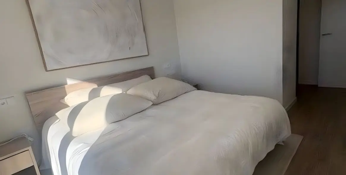 Venta de apartamento en planta media en Estepona 4