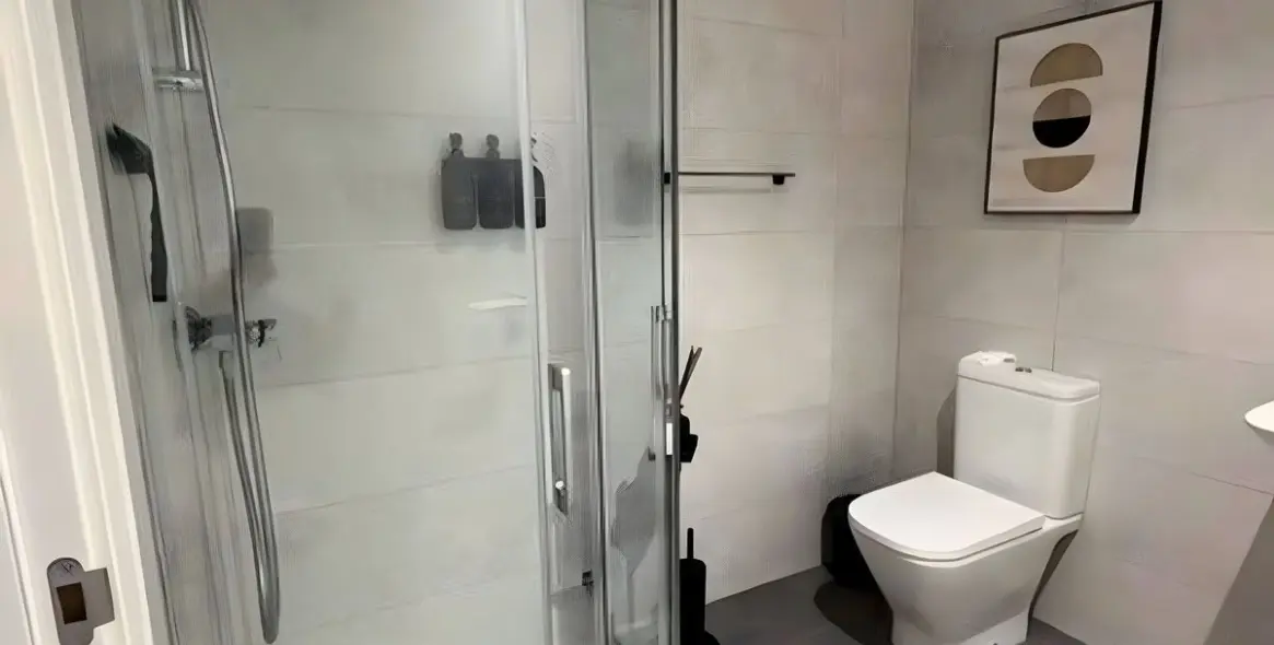 Venta de apartamento en planta media en Estepona 6