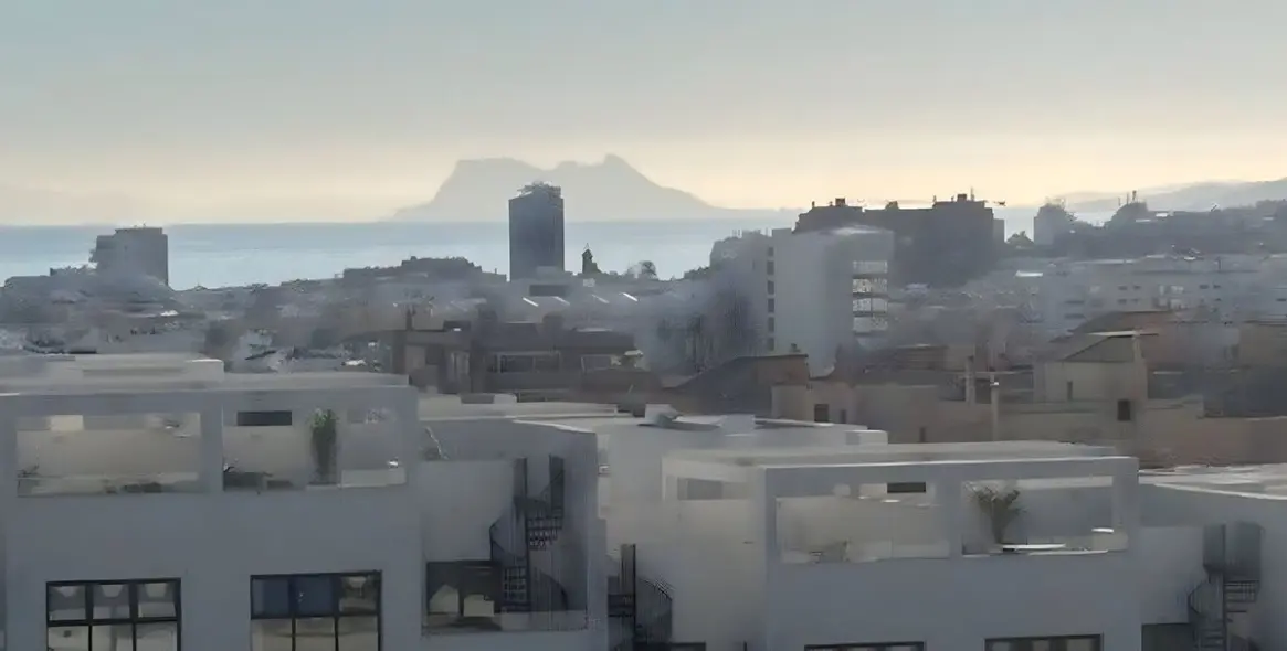 Venta de apartamento en planta media en Estepona 8