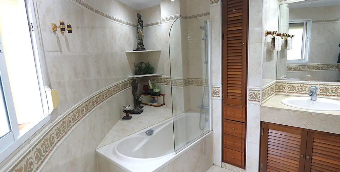 Sale of penthouse in Fuengirola 10