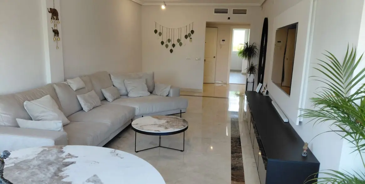 Продажа апартаментов на среднем этаже в Marbella 1