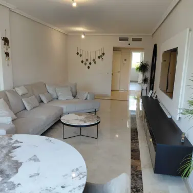 Продажа апартаментов на среднем этаже в Marbella