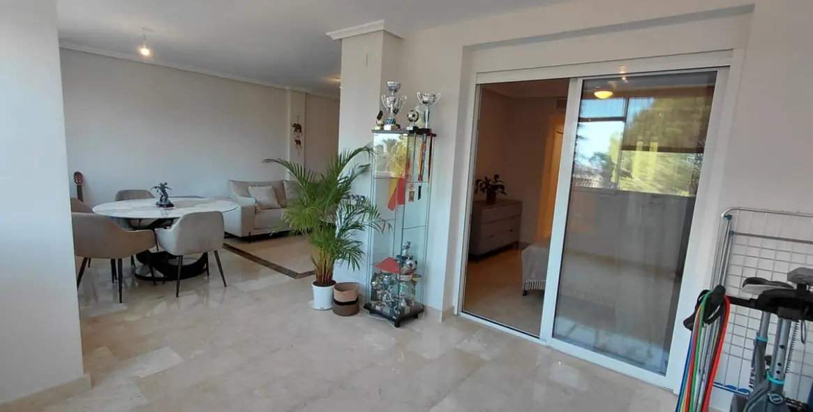 Продажа апартаментов на среднем этаже в Marbella 10