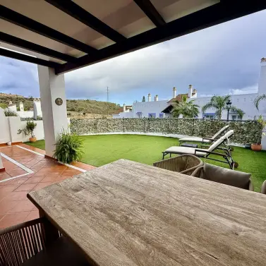 Продажа апартаментов на первом этаже в Benahavís