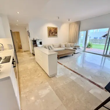 Продажа апартаментов на первом этаже в Benahavís