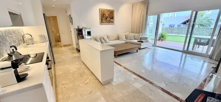 Продажа апартаментов на первом этаже в Benahavís 2