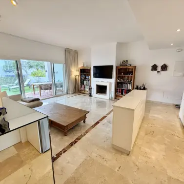 Продажа апартаментов на первом этаже в Benahavís