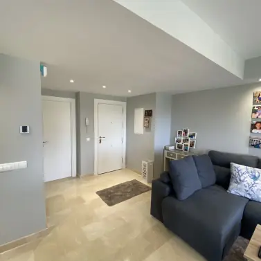 Sale of middle floor apartment in Benahavís